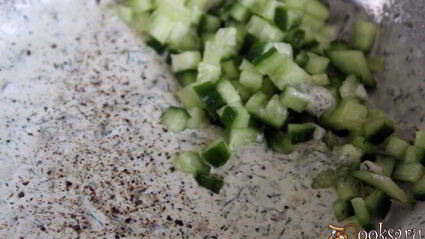 йогуртовый соус с фетой и маслинами