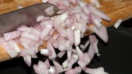 соус для рыбы из вина, масла и каперсов