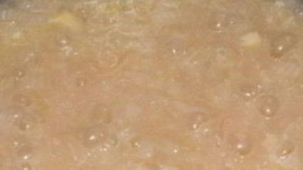 соус для рыбы из вина, масла и каперсов