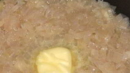 соус для рыбы из вина, масла и каперсов