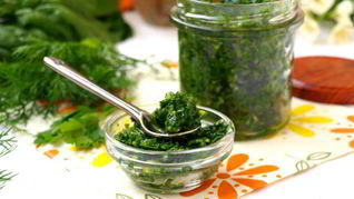 Зеленый соус из шпината