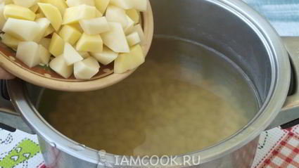 борщ с фасолью и черносливом