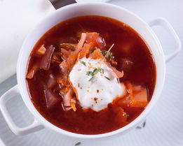 Борщ с куриной грудкой и грибами