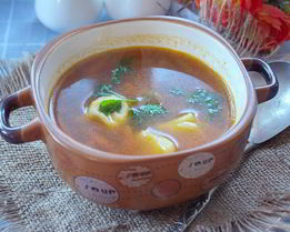 Борщ с пельменями