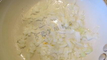 зеленый борщ с крапивой, щавелем и яйцом