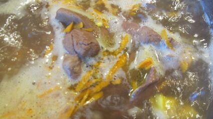 зеленый борщ с крапивой, щавелем и яйцом