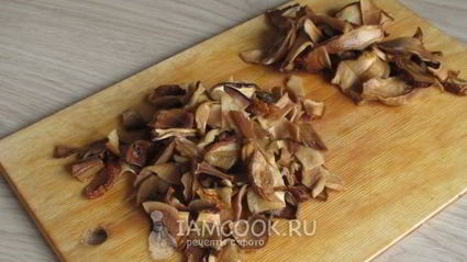 грибной суп из сушеных грибов с перловкой