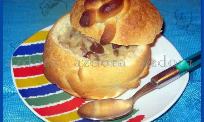 Рецепт грибного супа со сливками и сыром в хлебных горшочках-мешочках