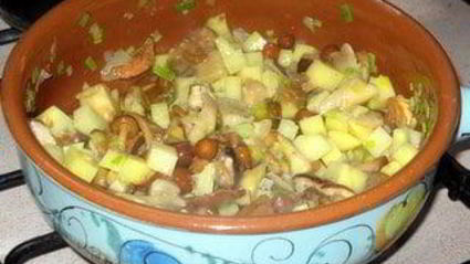 грибной суп со сливками и сыром в хлебных горшочках-мешочках