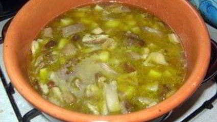 грибной суп со сливками и сыром в хлебных горшочках-мешочках