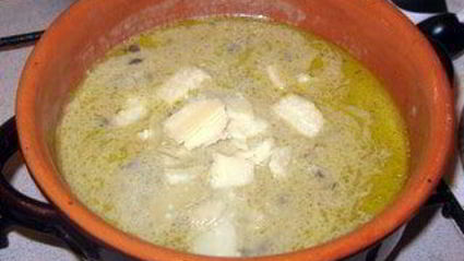 грибной суп со сливками и сыром в хлебных горшочках-мешочках