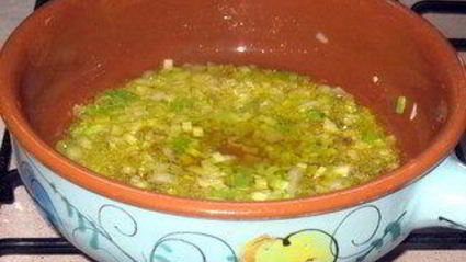 грибной суп со сливками и сыром в хлебных горшочках-мешочках