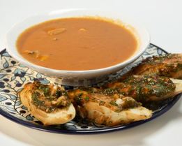 Картофельно-томатный суп с морепродуктами