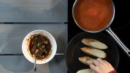 картофельно-томатный суп с морепродуктами