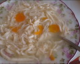 Куриный суп из бедрышек с домашней лапшой