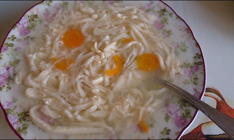 Рецепт куриного супа из бедрышек с домашней лапшой