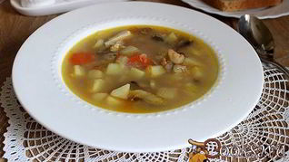 Куриный суп с гречневыми хлопьями и шампиньонами