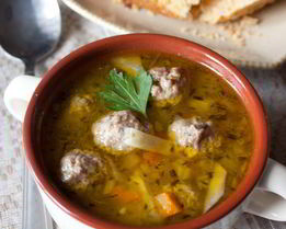 Сельдерейный суп с фрикадельками из индейки