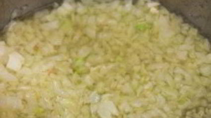 сливочный суп с цветной капустой, картофелем и креветками