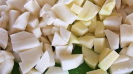 сливочный суп с цветной капустой, картофелем и креветками