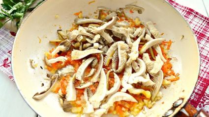 капустная солянка с грибами