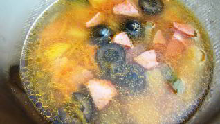 Мясная солянка с маслинами