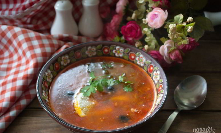 Рецепт солянки с колбасой