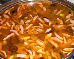 Солянка с опятами и куриным сердцем