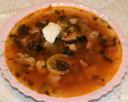 Солянка со свининой в мультиварке