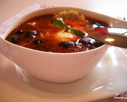 Солянка в мультиварке колбасная