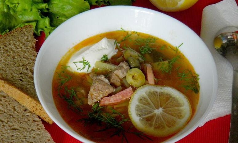 Рецепт супа солянка с оливками и колбасой