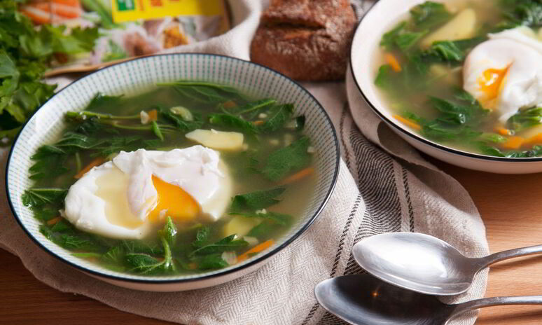 Рецепт супа из крапивы с булгуром и яйцом-пашот