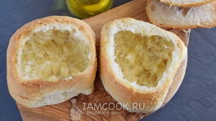 чешский чесночный суп-пюре в хлебе