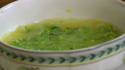 семга с супом-пюре из зеленого горошка