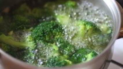 суп-пюре из брокколи с креветками