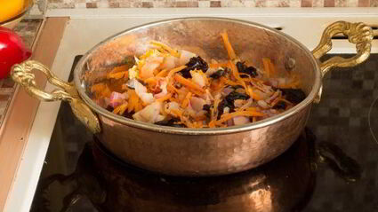 суп-пюре из фасоли с беконом и черносливом