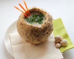 Суп-пюре из корня сельдерея в сельдерее