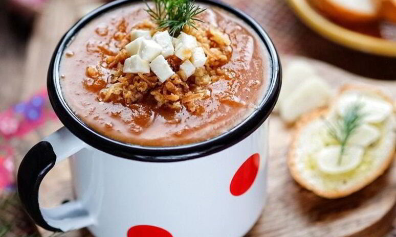 Рецепт супа-пюре из овощей с луковыми чипсами и адыгейским сыром