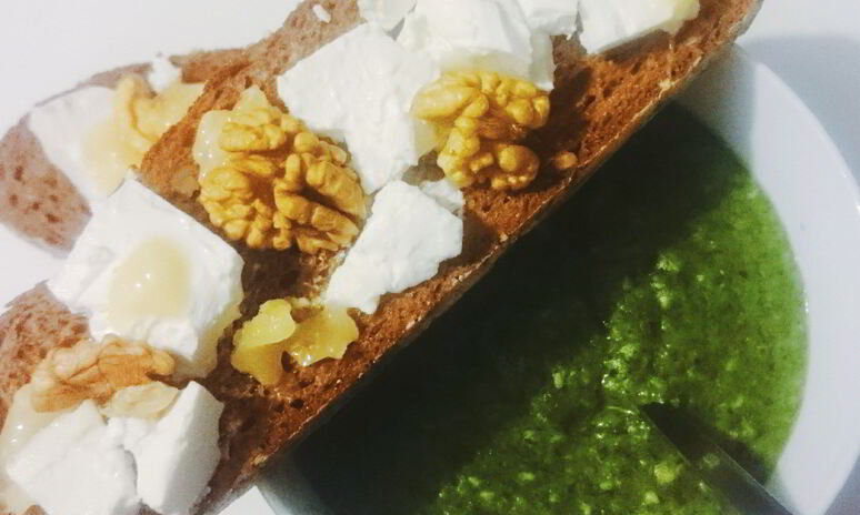 Рецепт супа-пюре из шпината, цветной капусты и риса с зерновыми тартинами