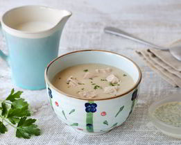 Суп-пюре из цесарки с зеленой заправкой