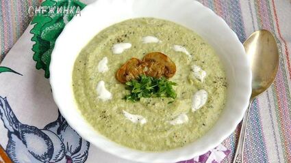 суп-пюре из цукини, брокколи и шампиньонов