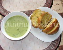 Суп-пюре из зеленого горошка и ароматный хлеб с травами