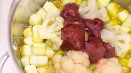 суп-пюре с куриной печенкой и цуккини