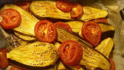 суп-пюре с запеченными баклажанами, помидорами и грибами