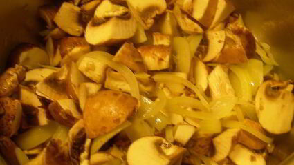 суп-пюре с запеченными баклажанами, помидорами и грибами