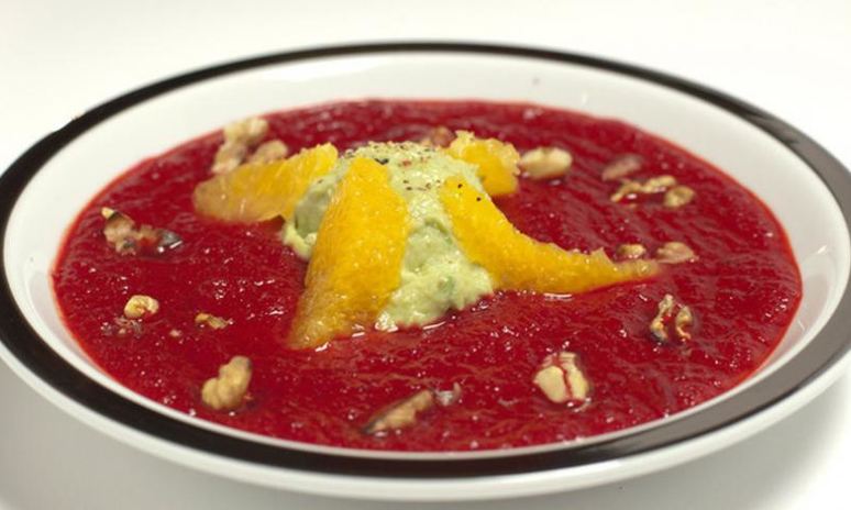 Рецепт свекольного супа-пюре с мороженым из авокадо