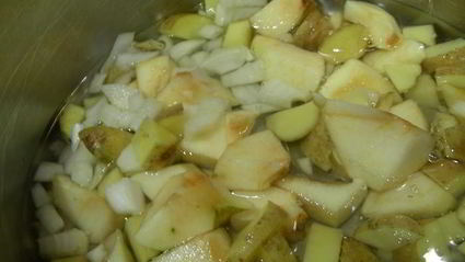 свекольный суп-пюре с яблоком и тимьяном