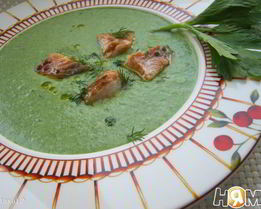 Зеленый суп-пюре с семгой