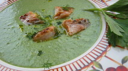 зеленый суп-пюре с семгой