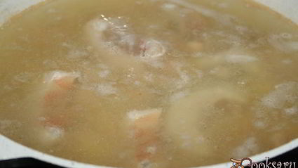 суп с форелью и морским окунем